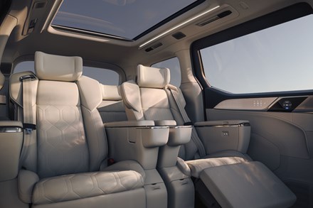 Een ruimte om te leven onderweg: hier is de volledig elektrische Volvo EM90 premium MPV
