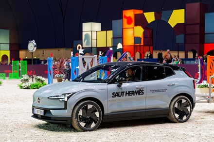 Volvo Car France de retour sur la piste pour le Saut Hermès 2024