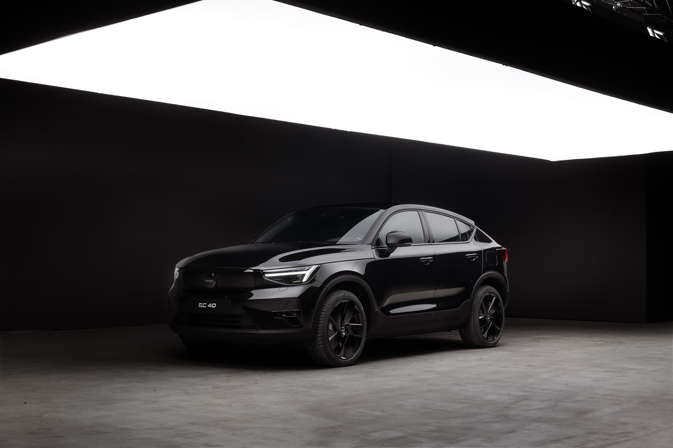 Volvo Black Edition: Kompakte Premium-SUV-Modelle komplett in schwarz