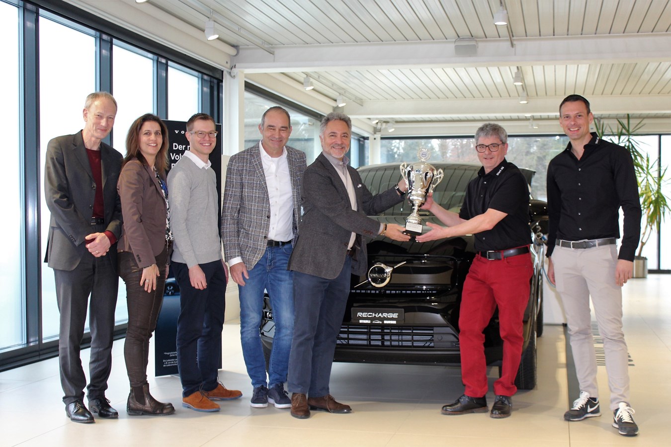 Stierli Automobile AG ist erneut «Vertreter des Jahres» von Volvo Car Switzerland