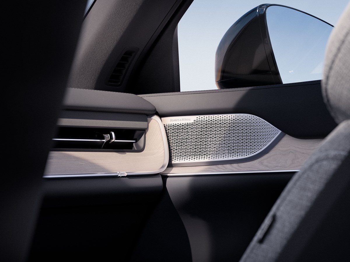 Esperienza sonora superba a bordo della Volvo EX90 completamente elettrica