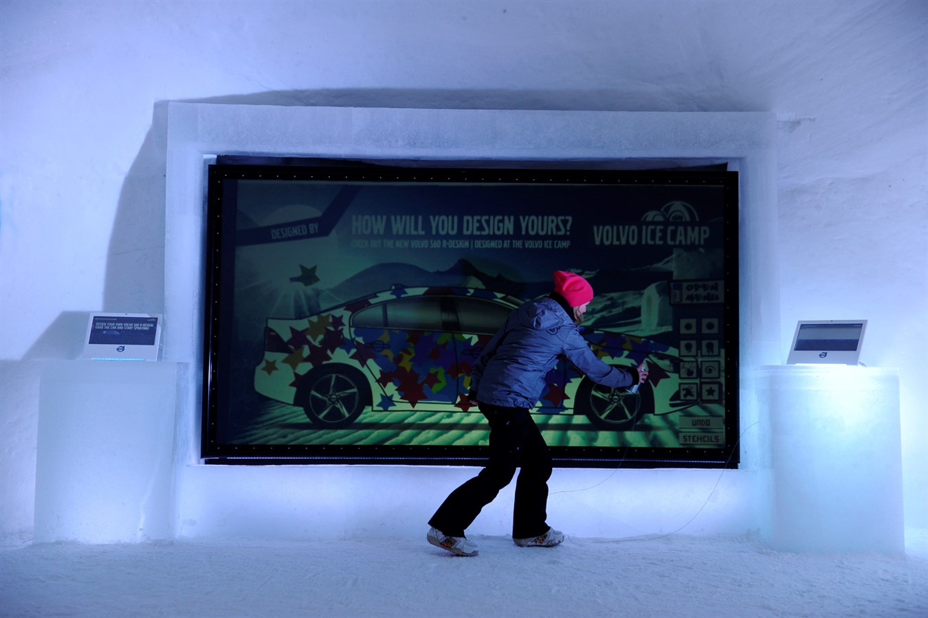 Volvo ICE CAMP interior, screen where you can design your Volvo S60