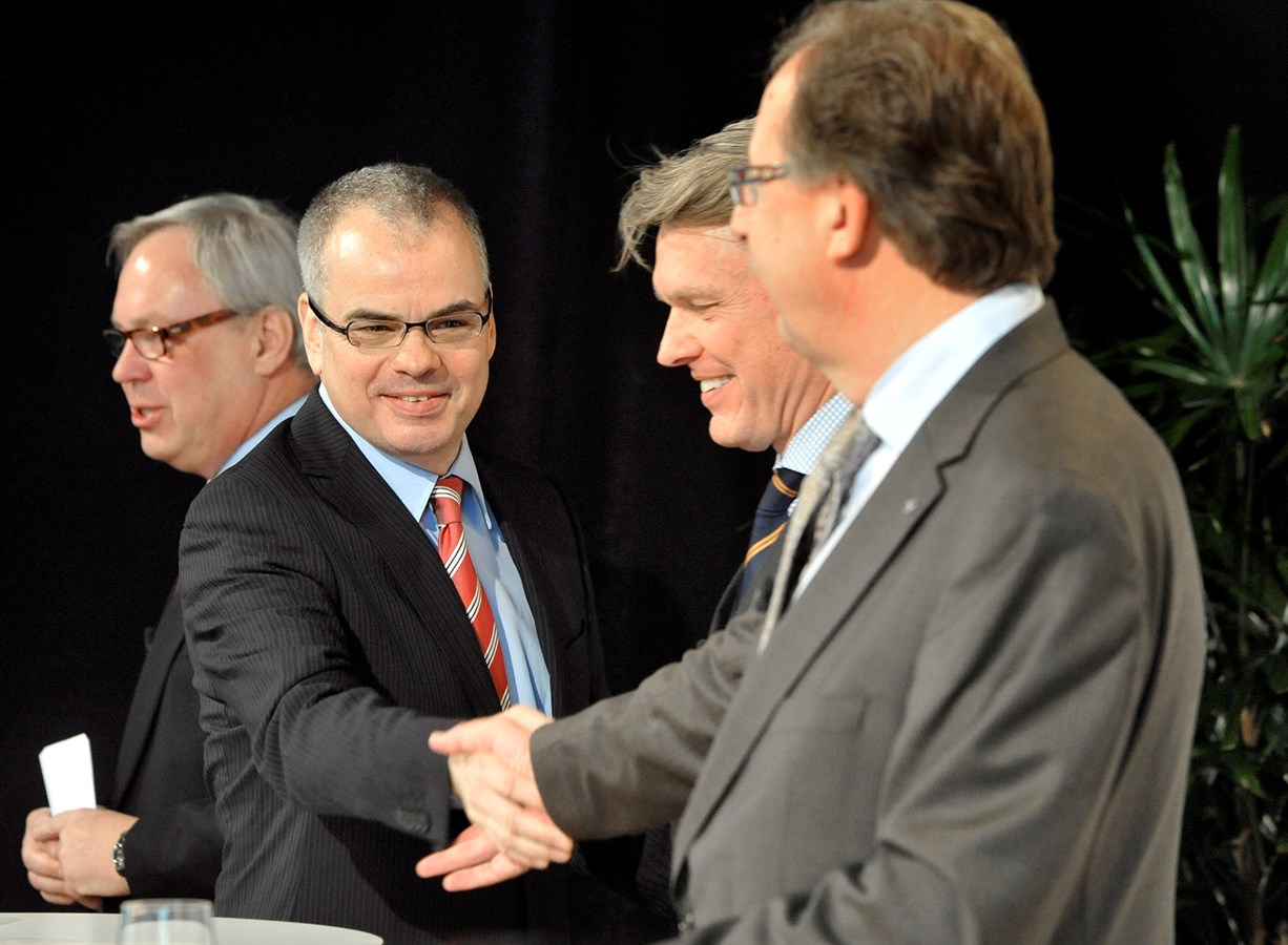 Olle Axelson (from left) Stefan Jacoby (second left) shaking hands with Paul Welander (middle) and Björn Sällström.
