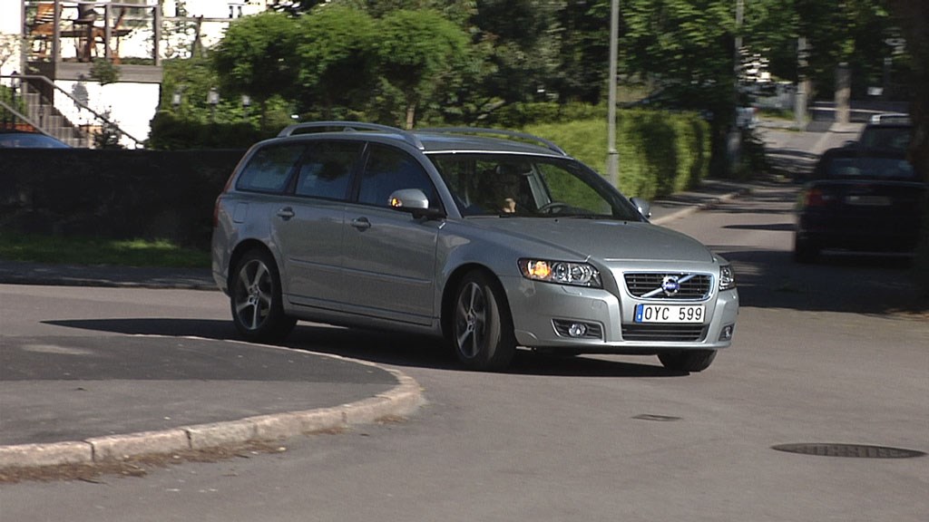 Volvo V50, model year 2012, driving footage - Video still