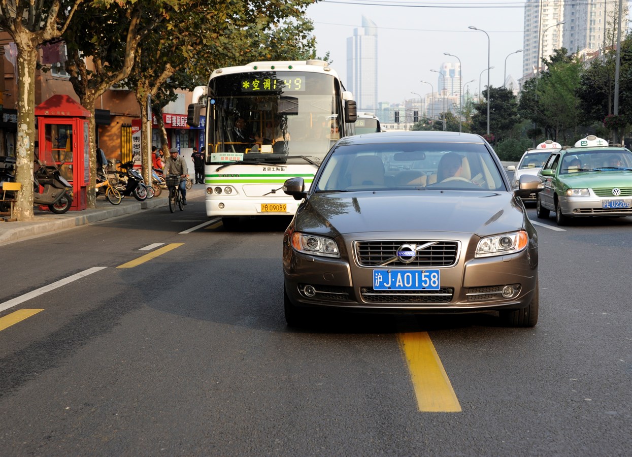 Volvo S80L, driving in Shanghai, China