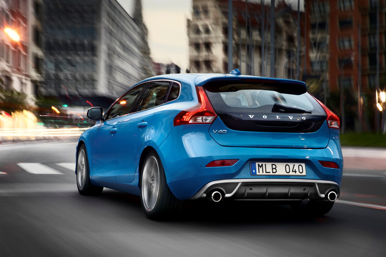 low emission D2 automatic petrol join the all-new Volvo V40 range - Volvo Car Media Newsroom