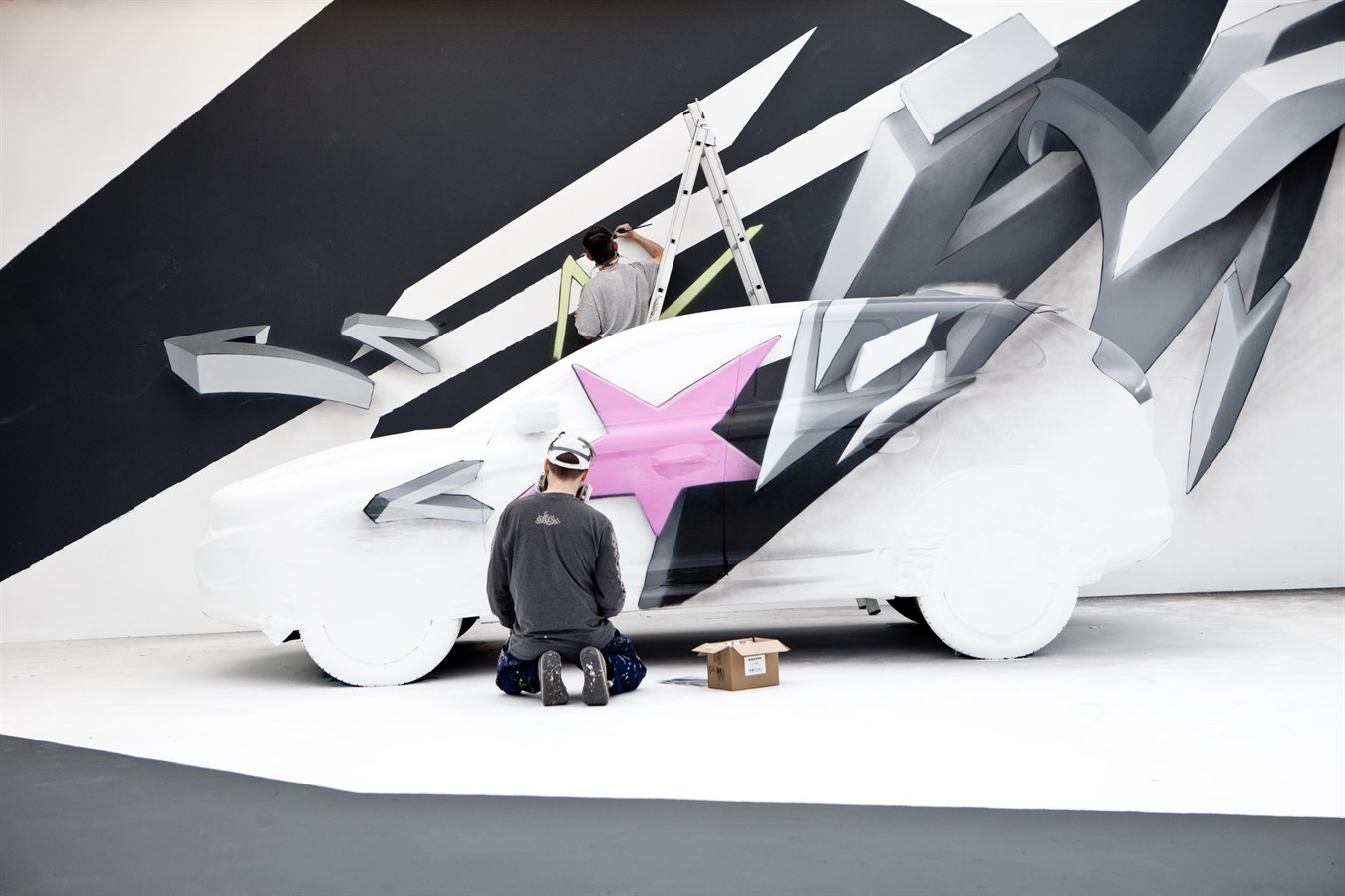 International artists turn Volvo XC60 into a work of art at Volvo Art Session