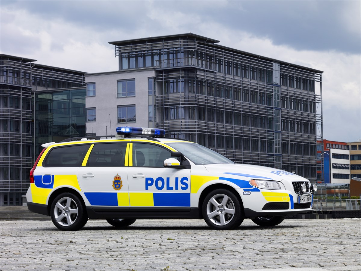 Nya Volvo V70 i polisuniform
