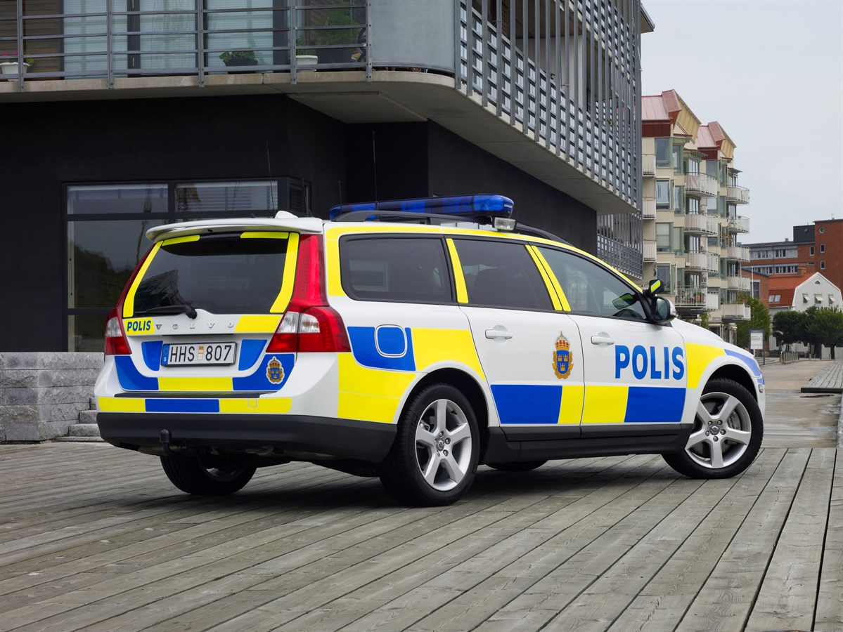 Nya Volvo V70 i polisuniform
