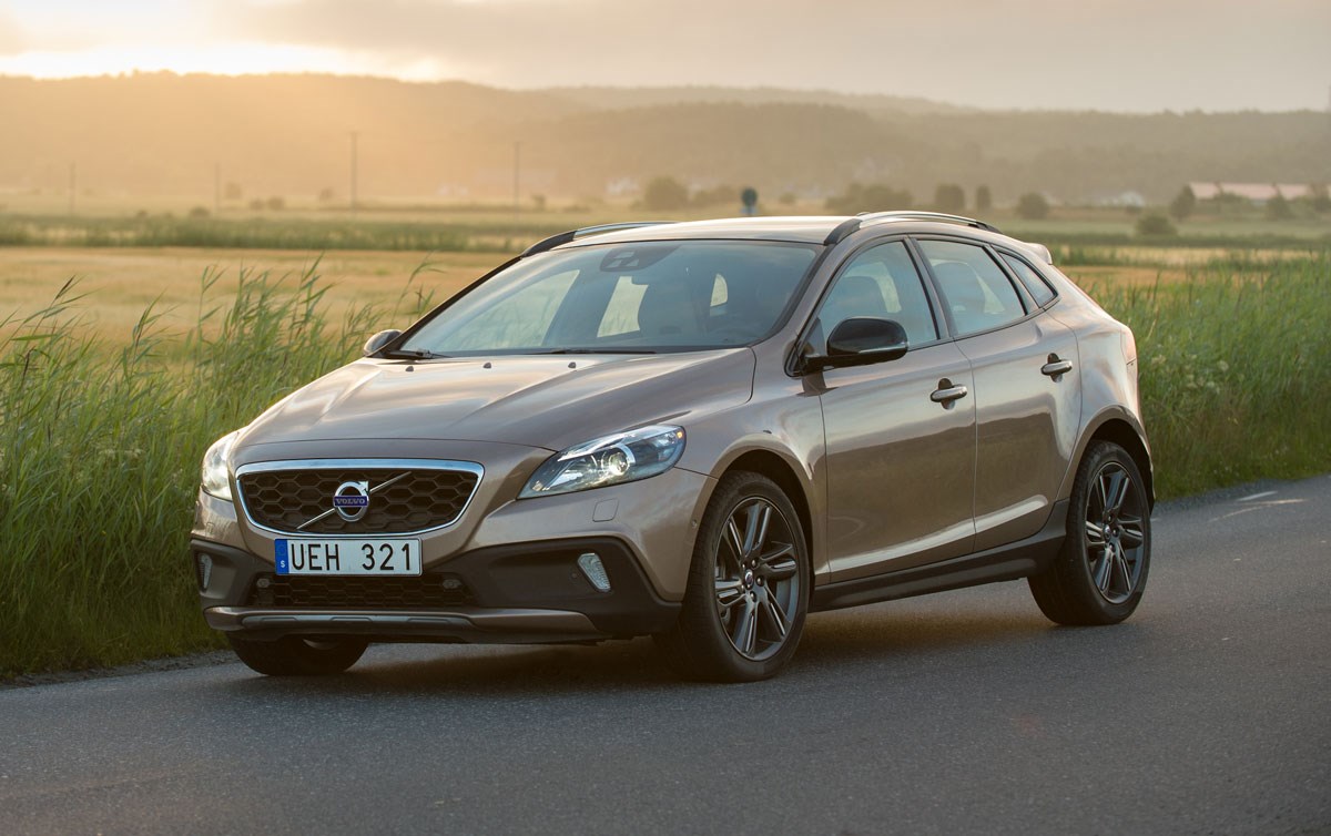 Volvo V40 Cross Country, model year 2014, driving footage - Volvo