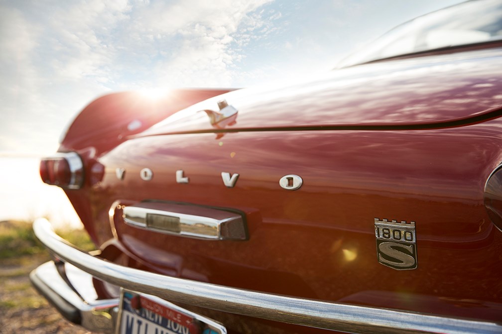 Irv Gordon reaches 3 million miles in his 1966 Volvo 1800S
