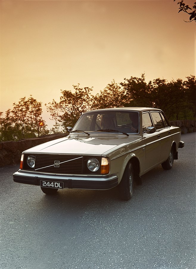 VOLVO 244 (1974-1993)