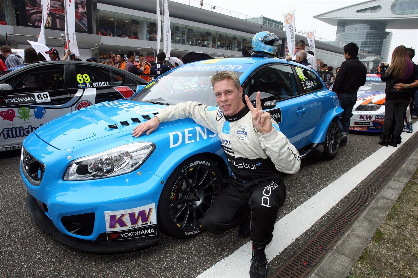 Tough but competitive WTCC weekend for Volvo Polestar Racing in China