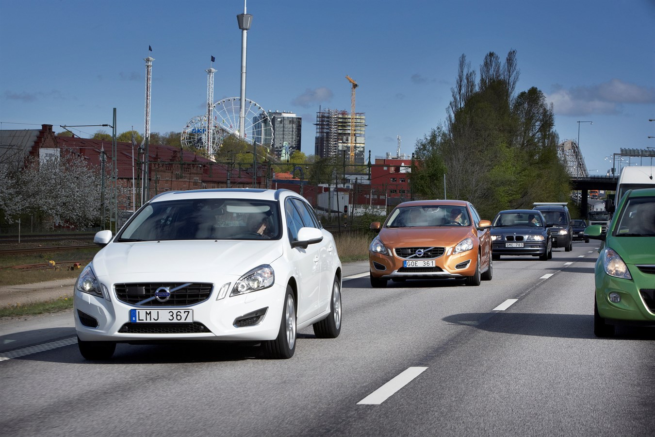 Volvo Car Group initiates a world unique Swedish pilot project with self-driving cars on public roads
