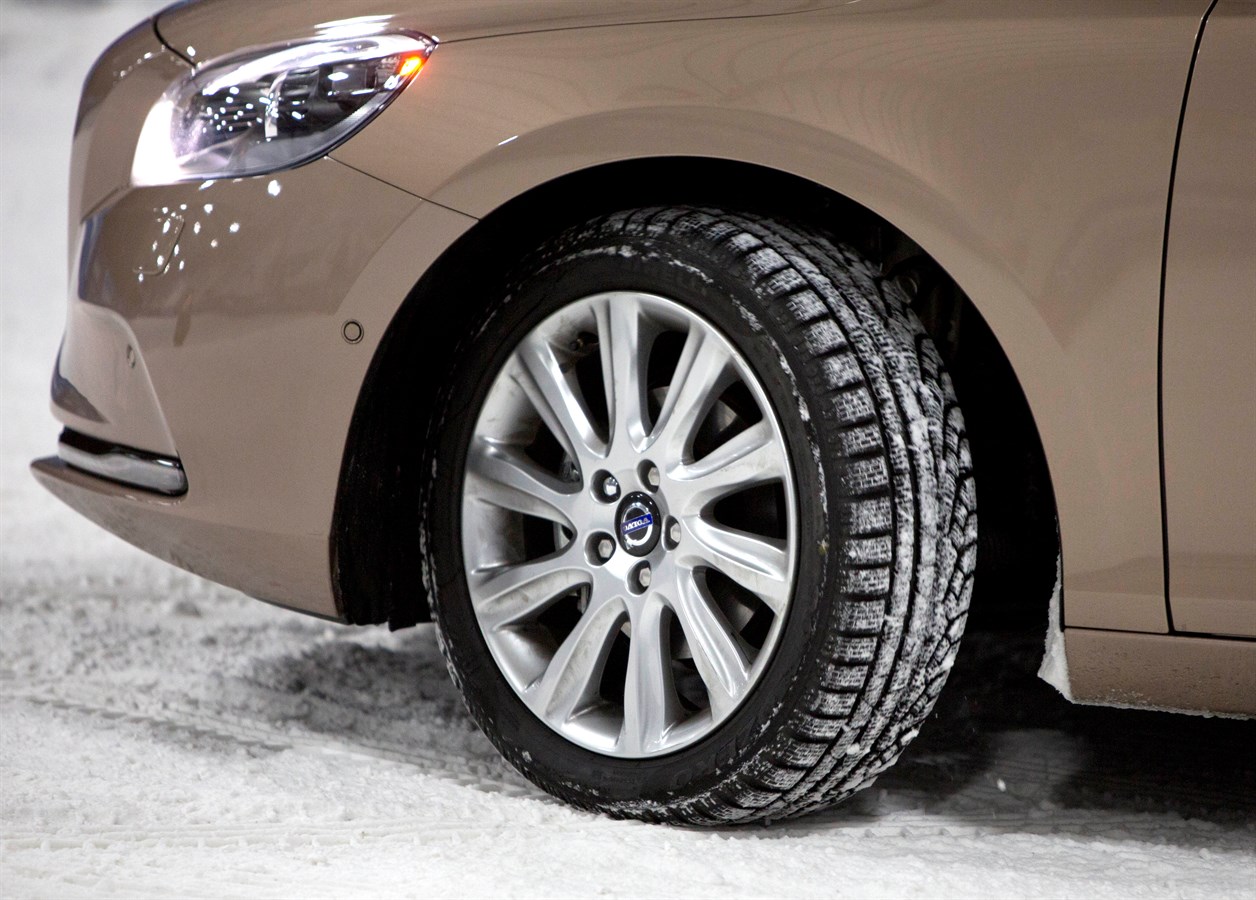 Winter tyres reduce braking distances, enhance road safety and inspire driver confidence in snowy conditions