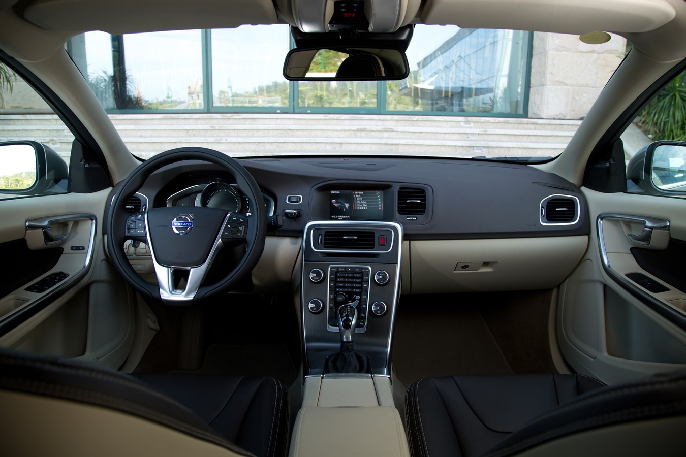 Volvo S60L - interior