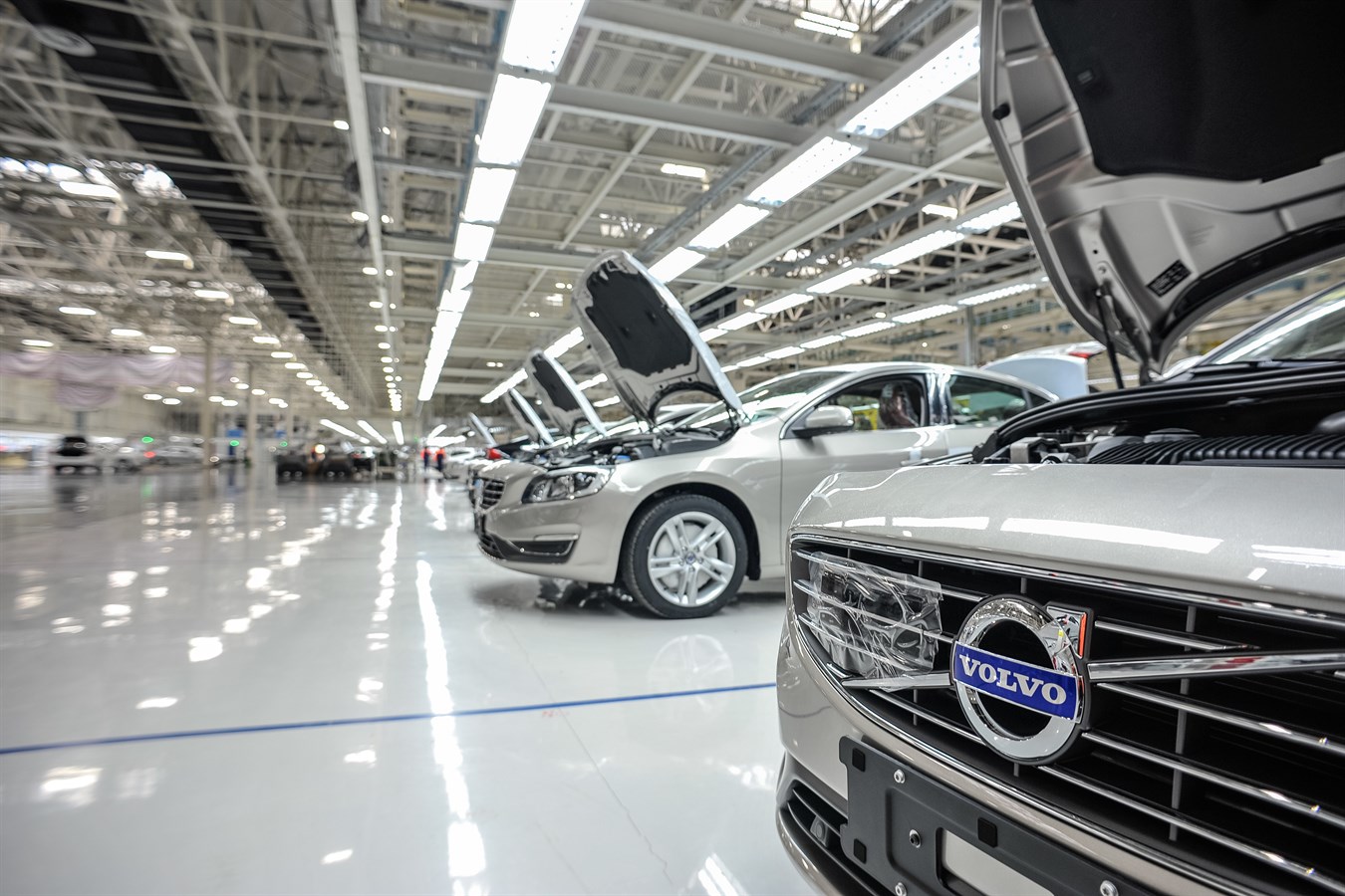 Production of the Volvo S60L
