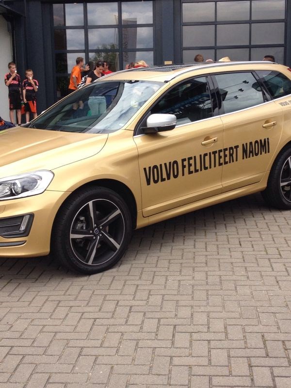 Wereldkampioen Naomi van As op pad met gouden Volvo XC60 