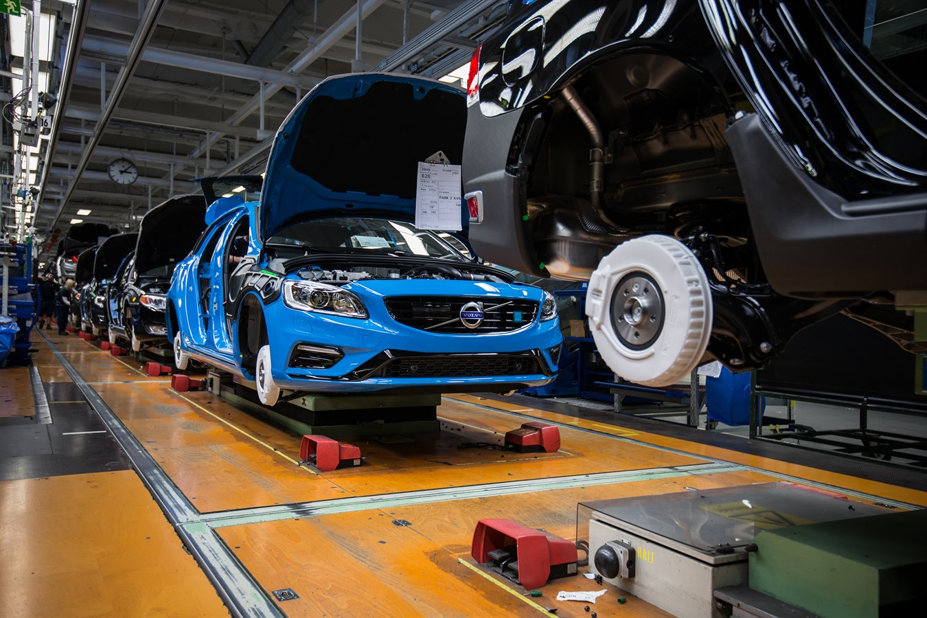 Volvo Cars starts production of the new Volvo S60 and V60 Polestar