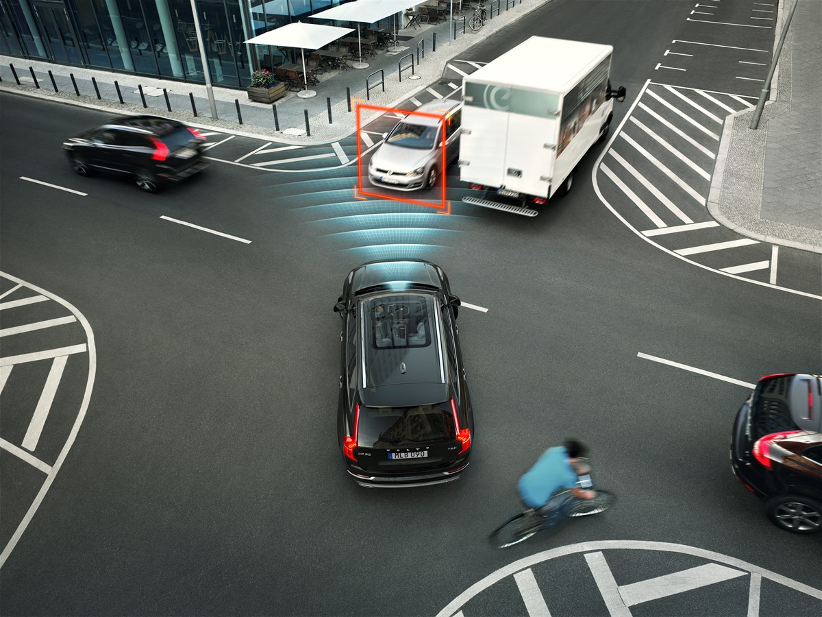 The all-new Volvo XC90 - City Safety Intersection