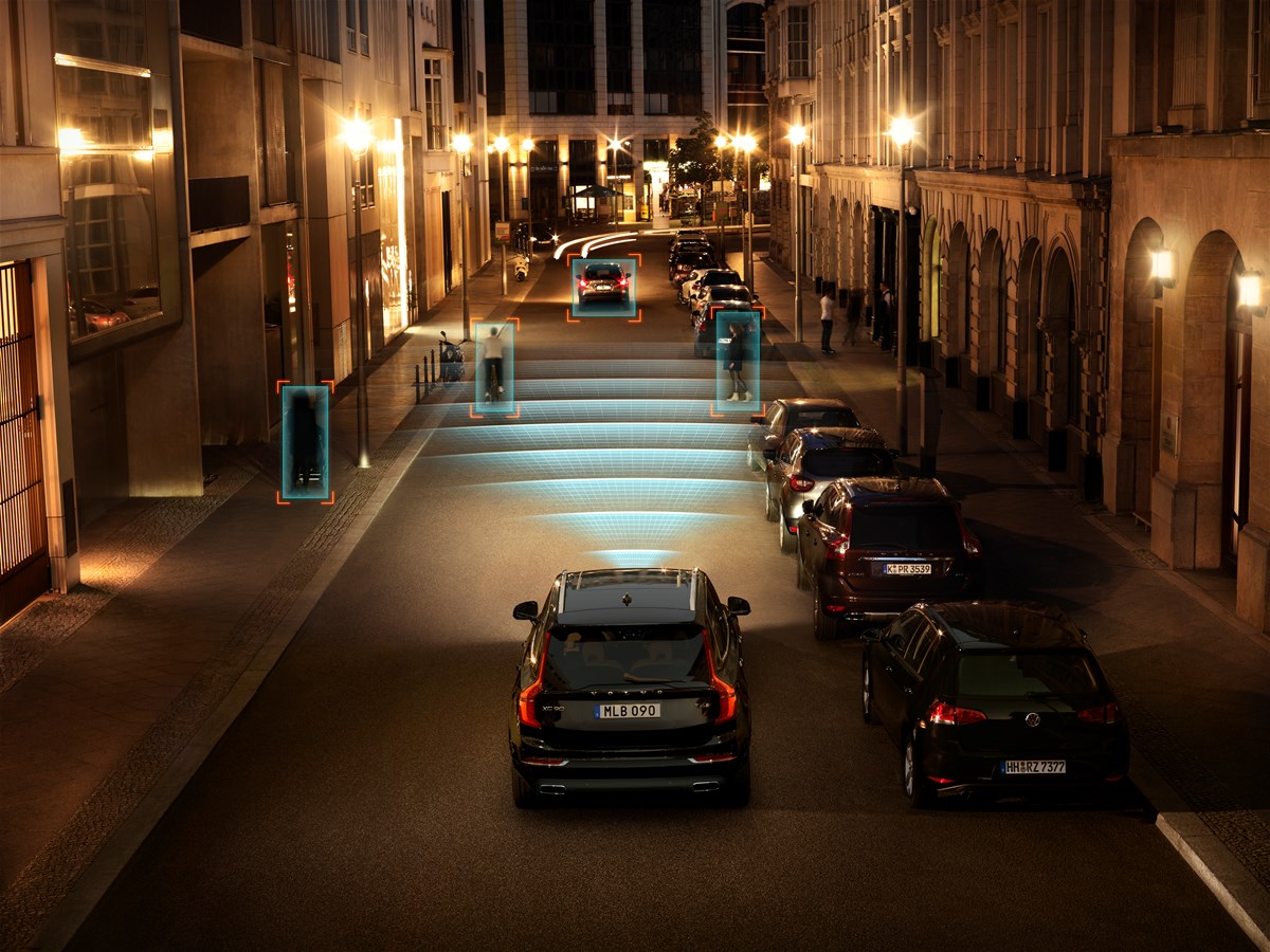 The all-new Volvo XC90 - City Safety in darkness