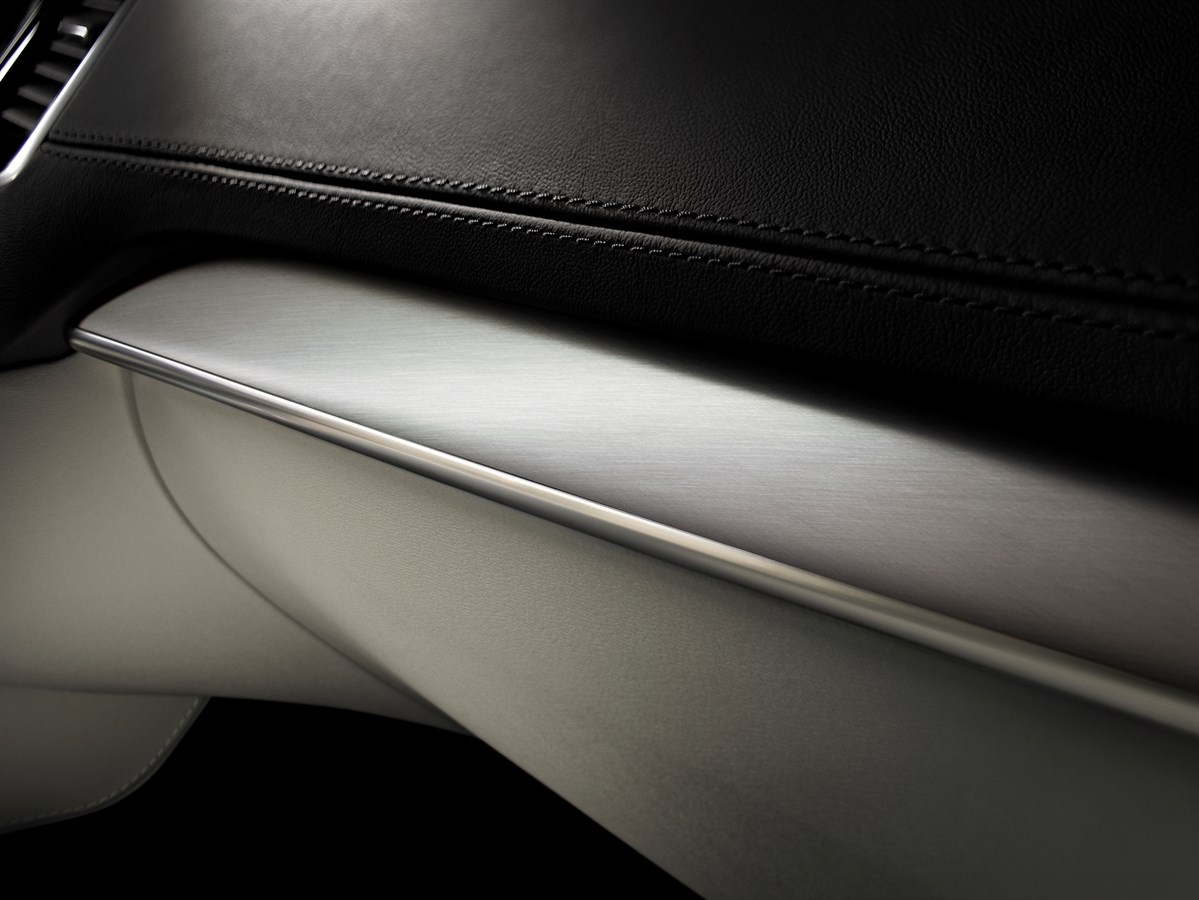 The all-new Volvo XC90 – interior detail with Cross-brushed Aluminium inlay