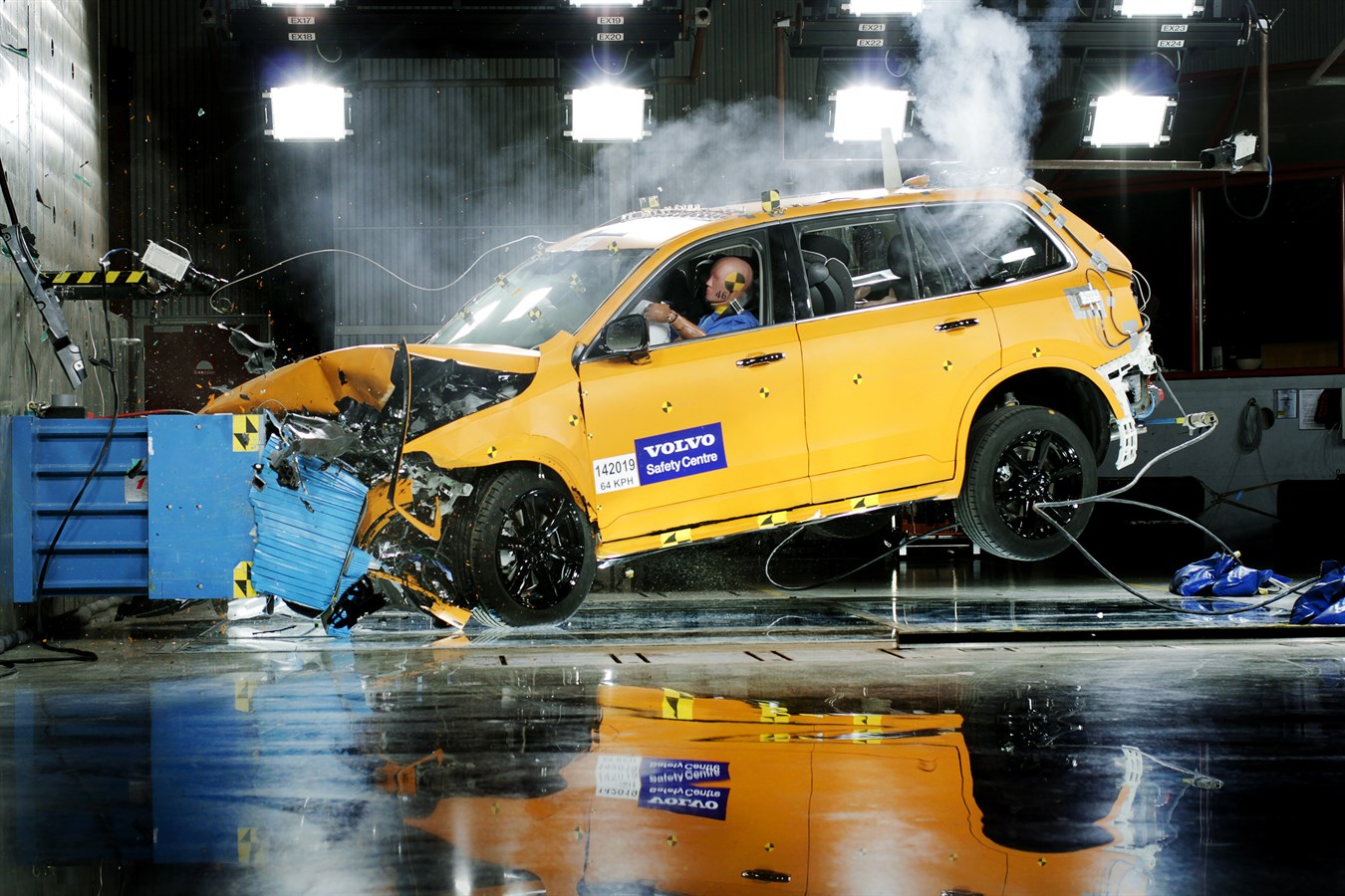 The all-new Volvo XC90 – front offset crash test