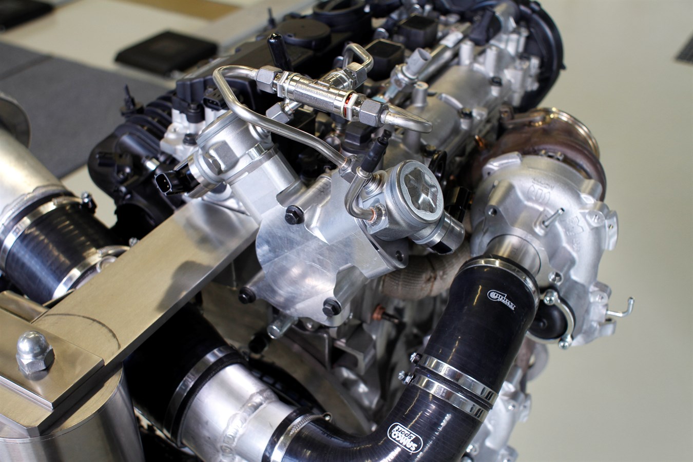 Volvo Car reveals 450 horsepower High Performance Drive-E Powertrain Concept