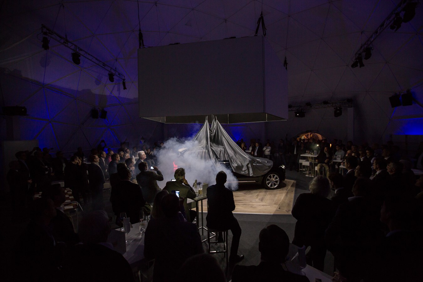Die spektakuläre Enthüllung des neuen XC90 im Volvo Dome of Design vor dem Wiener MuseumsQuartier