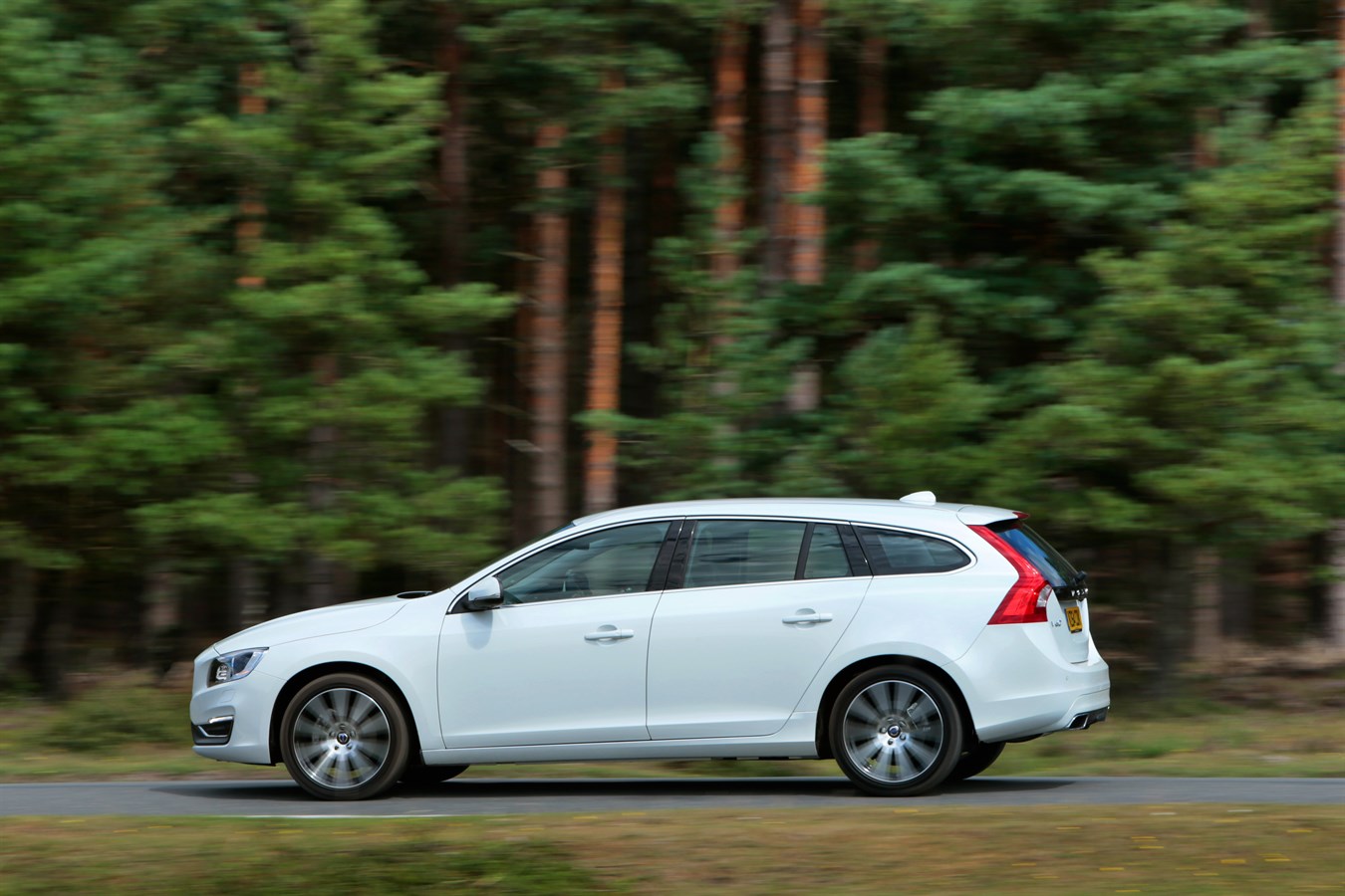 VOLVO CARS EXTENDS ITS DRIVE-E POWERTRAIN ROLL-OUT PROGRAMME