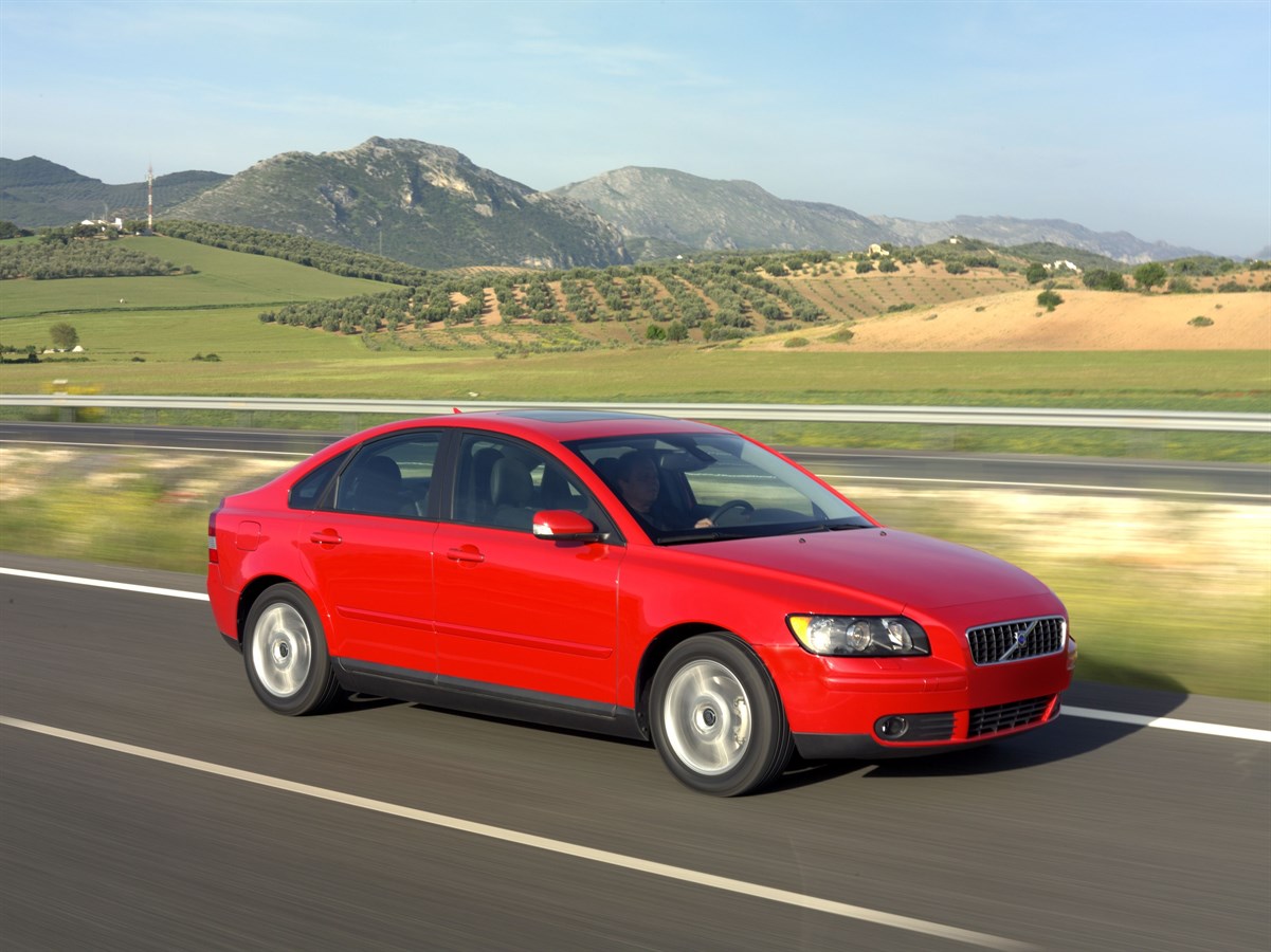 Volvo S40 Country Driving