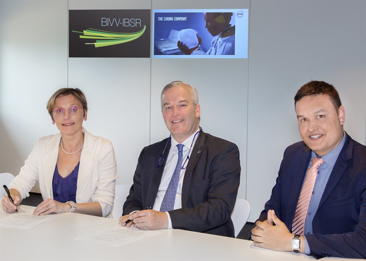 Volvo et l’IBSR s’engagent pour la sécurité routière  - Volvo devient membre du programme de partenariat de l’IBSR -