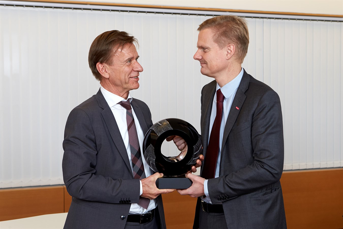 Volvo Cars får pris från Folksam för de säkraste bilarna 2015