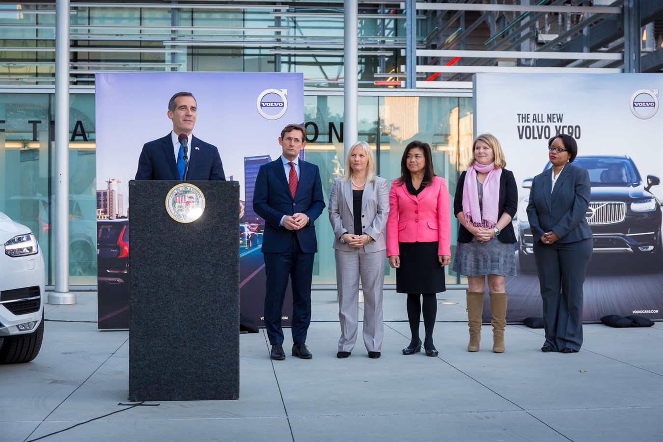Semi-autonomous Volvo XC90 drives Los Angeles Mayor Eric Garcetti to Connected Car Expo