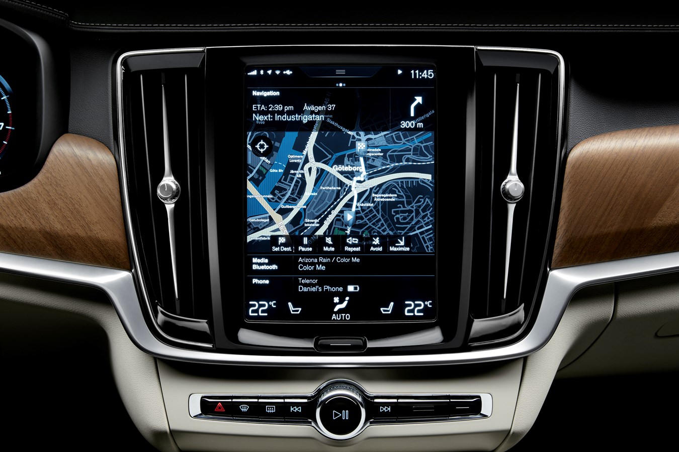 Interior centre display and air blades Volvo S90