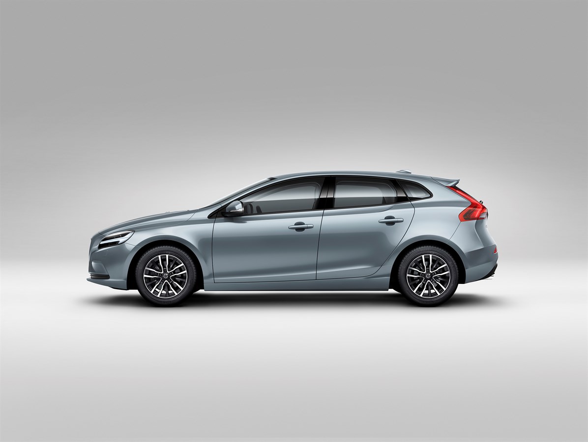 Volvo Cars Gives The New Face Of Volvo To The V40 Volvo Cars Global Media Newsroom