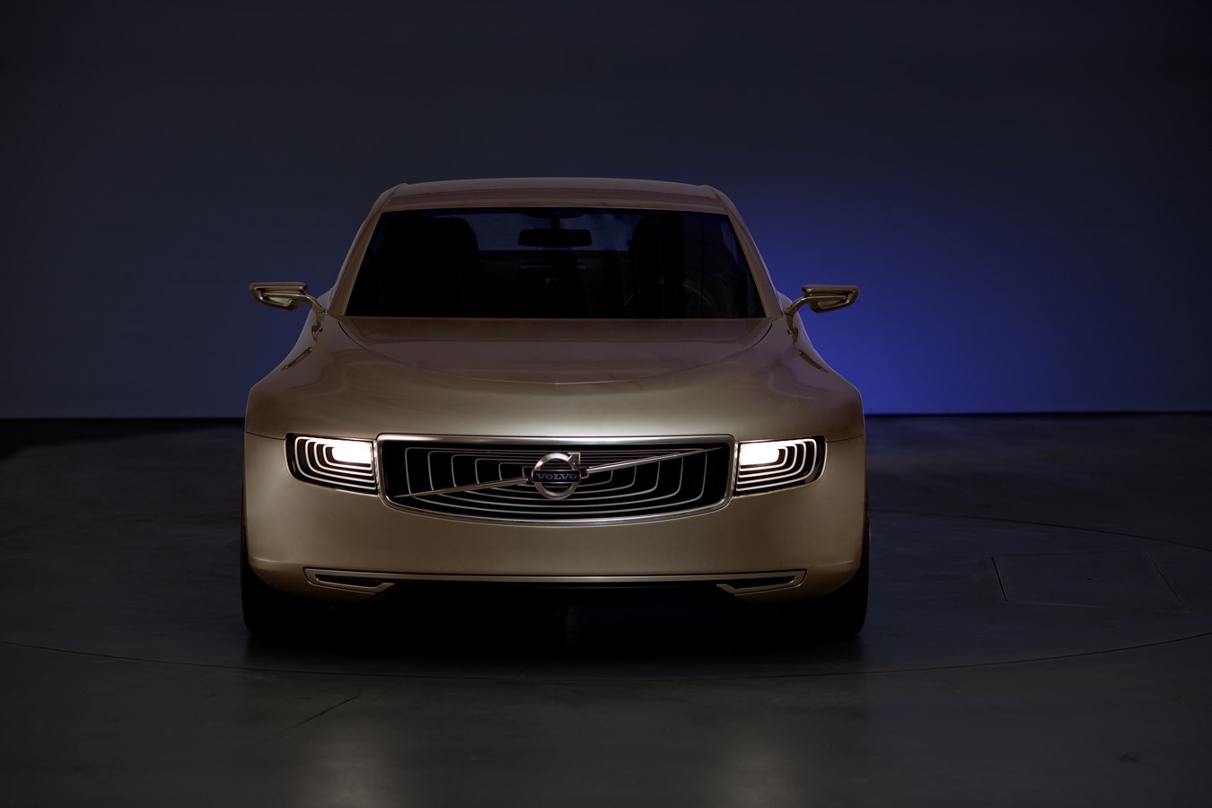 Volvo Concept Universe, front, in studio