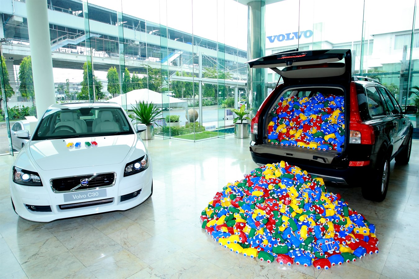 Volvo Car Thailand gives away 10,000 Volvo toy cars