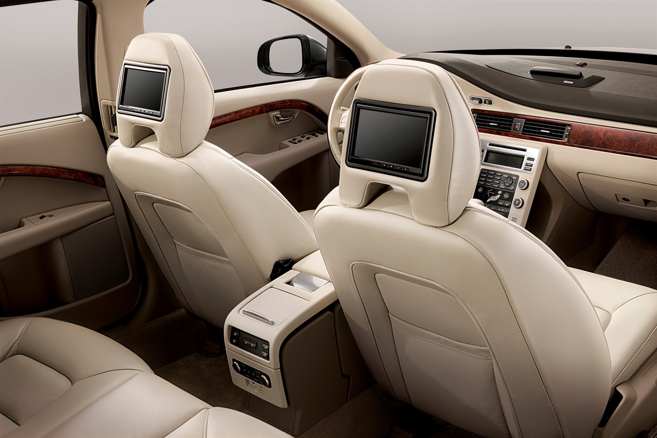 S80L - long wheel base - produced and marketed for the Chinese market. Interior.