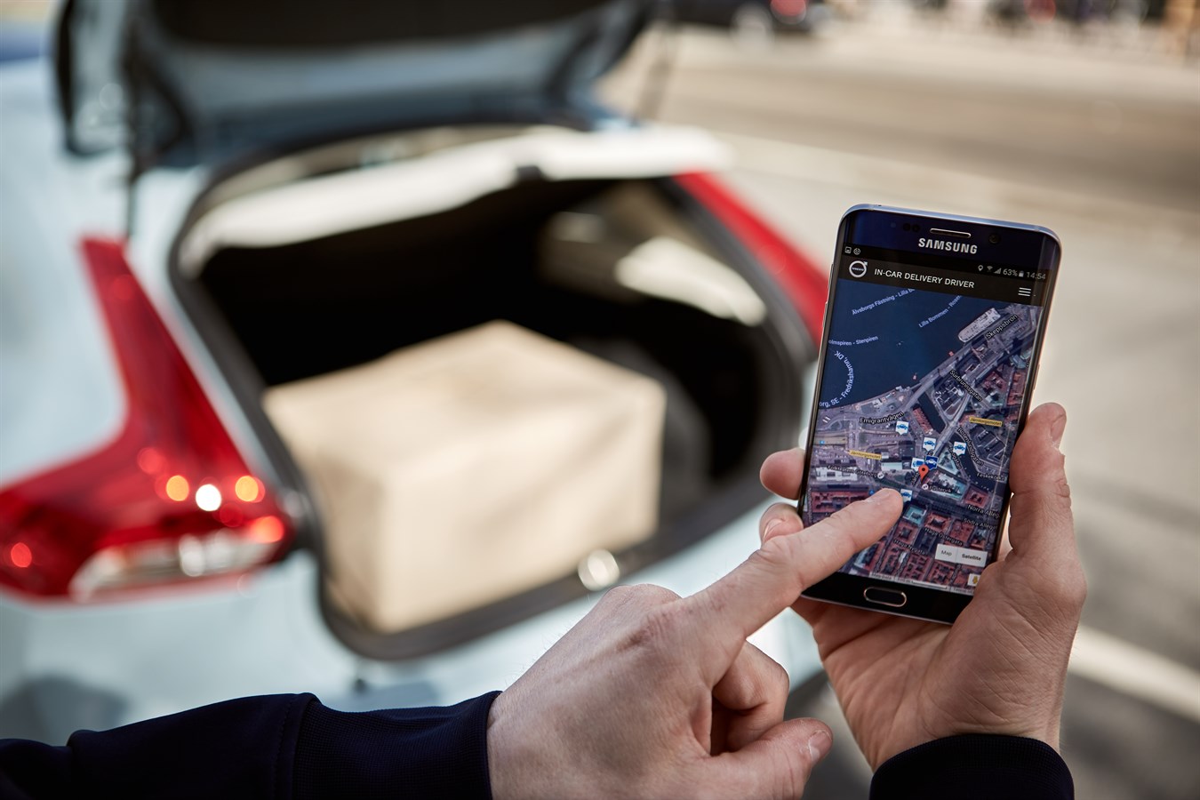 Volvo Cars pioneers two-hour in-car delivery service with Swedish start-up urb-it