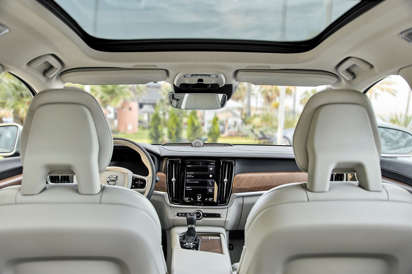 New Volvo V90 interior