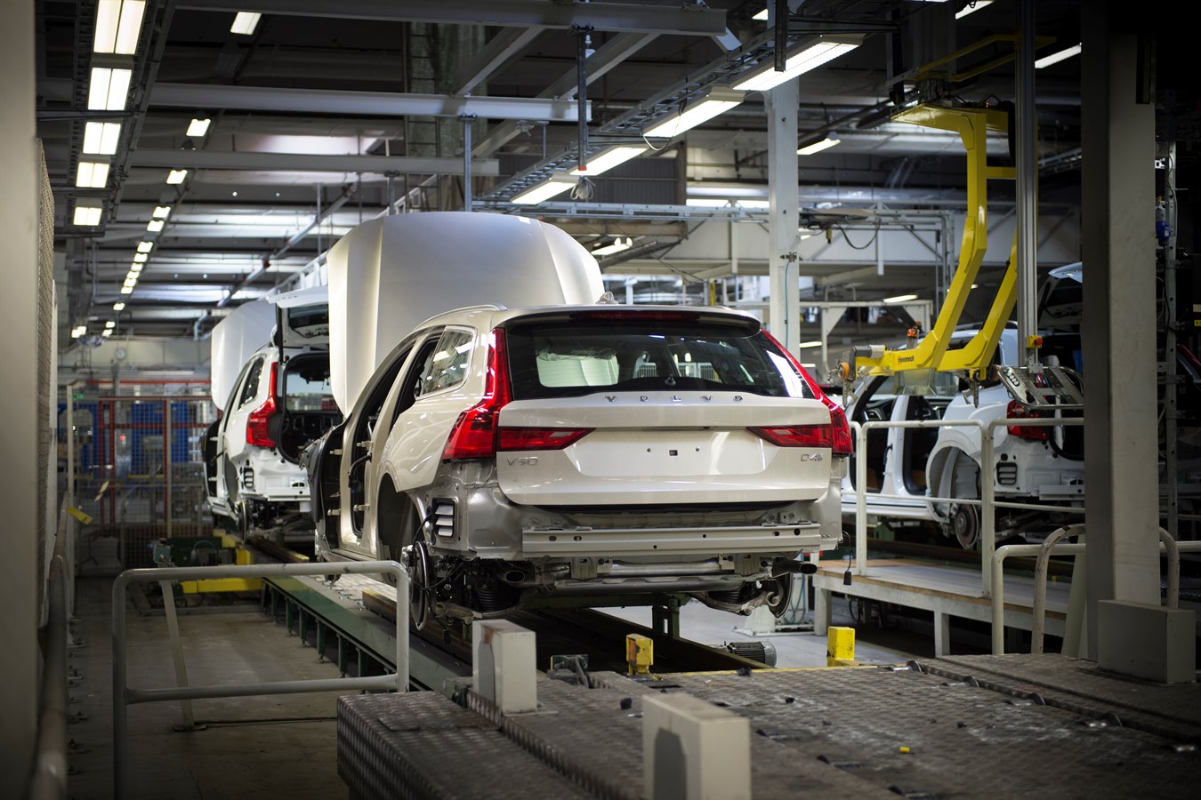 Start of production of new Volvo V90 premium estate