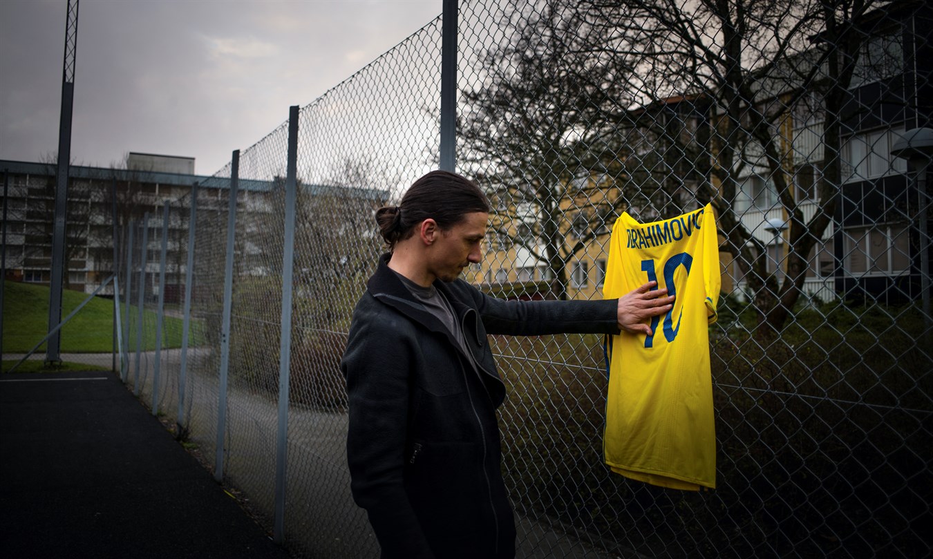 Zlatan Ibrahimović verabschiedet sich im neuen  Volvo V90 Film von schwedischer Nationalmannschaft 