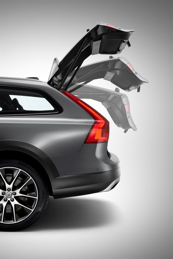 New Volvo V90 Cross Country detail, loading space