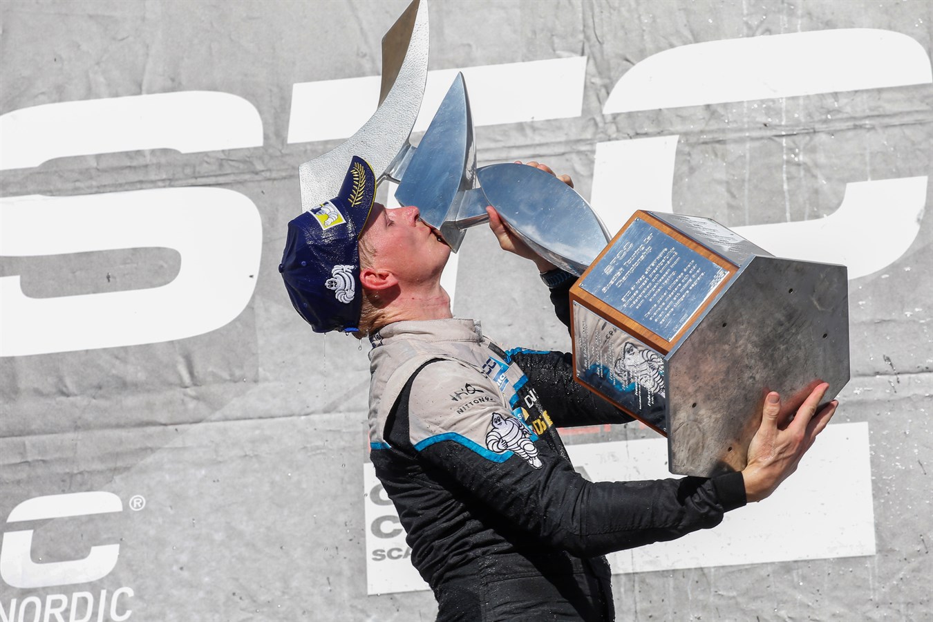 Richard Göransson krönt STCC-mästare till fjärde raka dubbeltiteln för Polestar Cyan Racing
