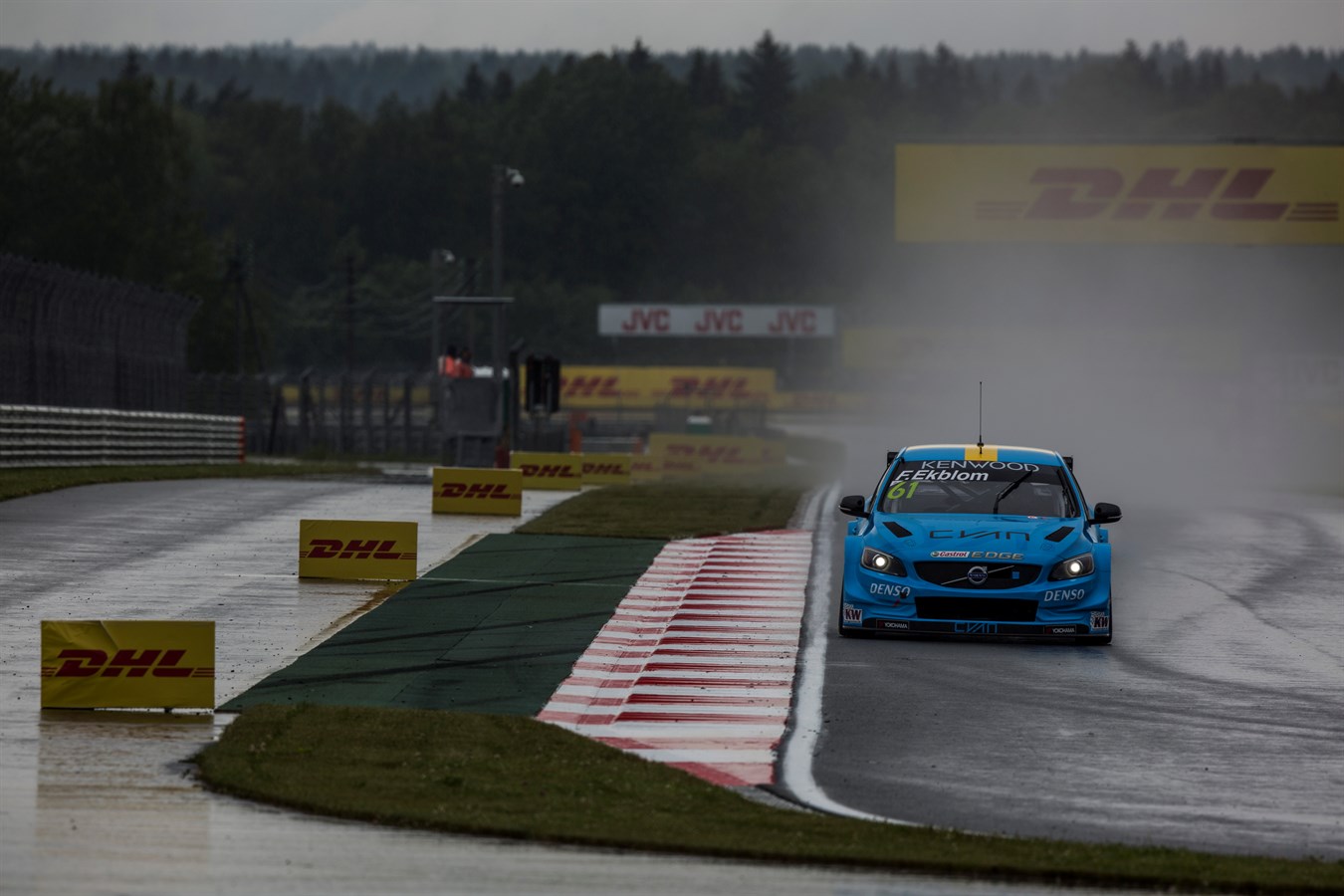 A hard but strengthening WTCC weekend in Russia for Polestar Cyan Racing
