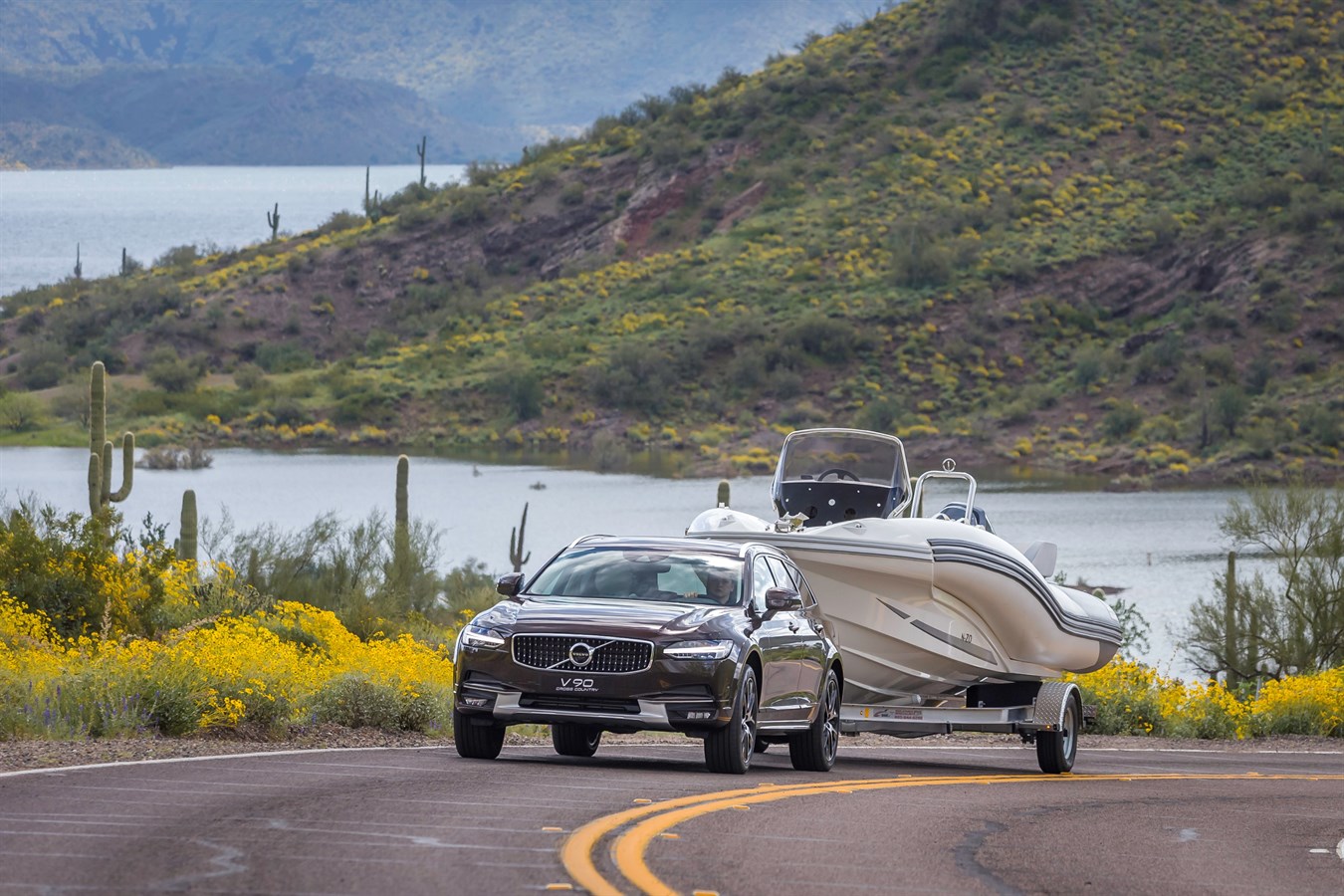 Volvo V90 Cross Country - Boat Towing