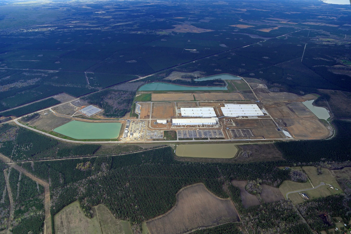 Volvo Cars USA Operations - Site and Ponds from South