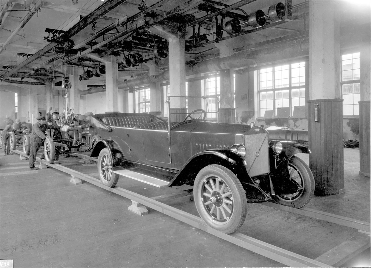 The Volvo ÖV4 in production