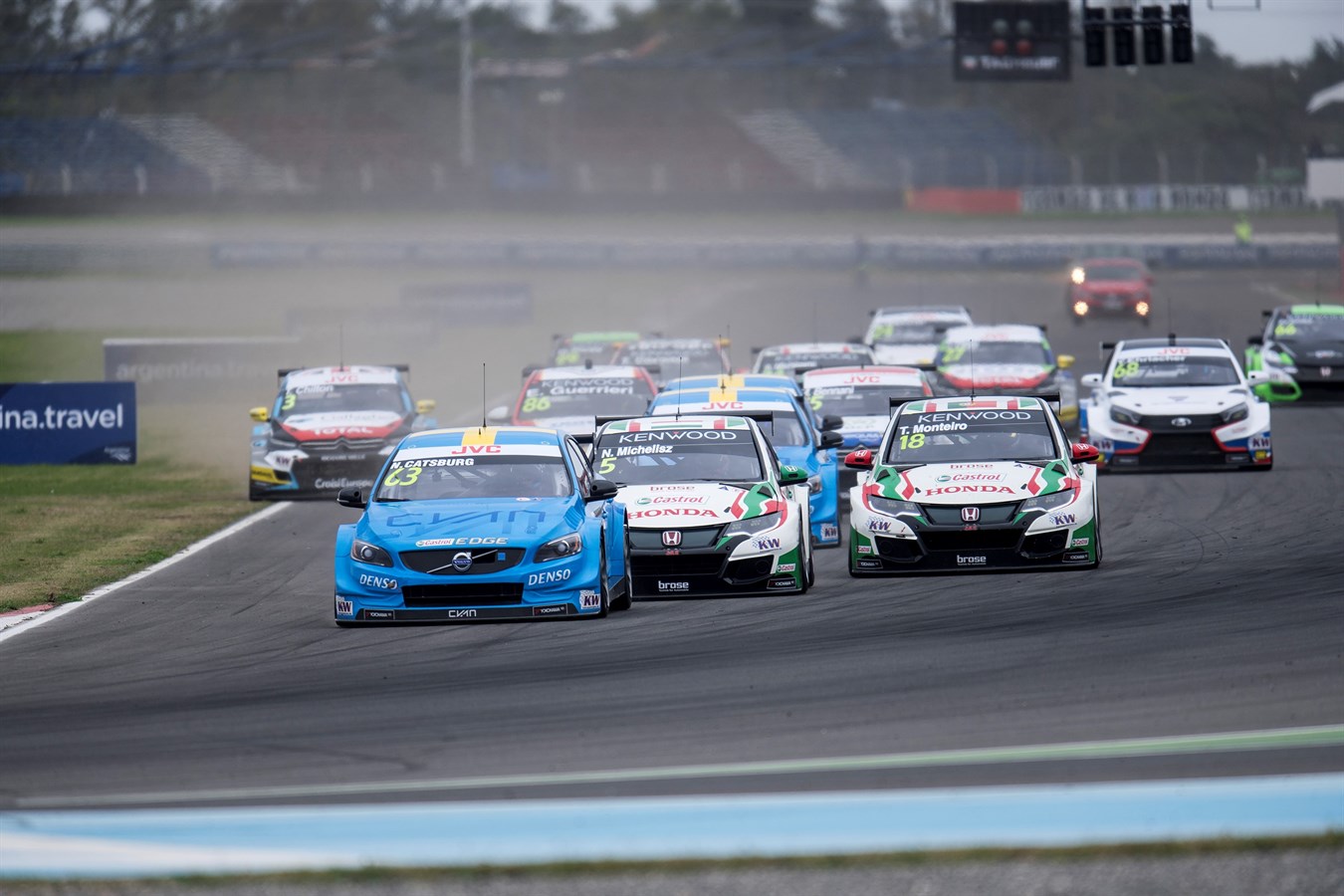 Thed Björk in close title fight after difficult WTCC Race of Argentina